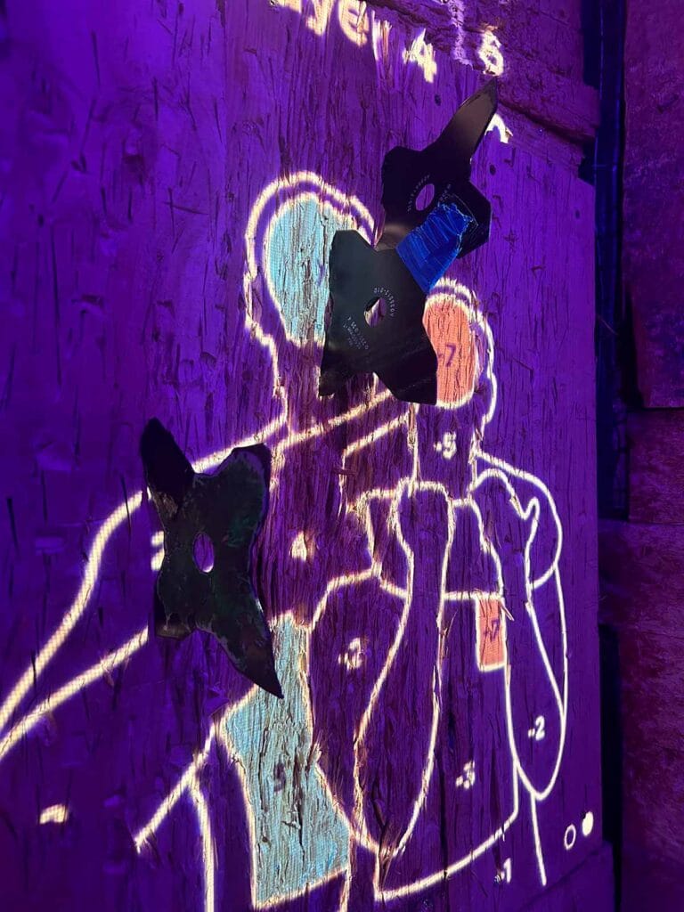 Juego de lanzar hachas en Valencia