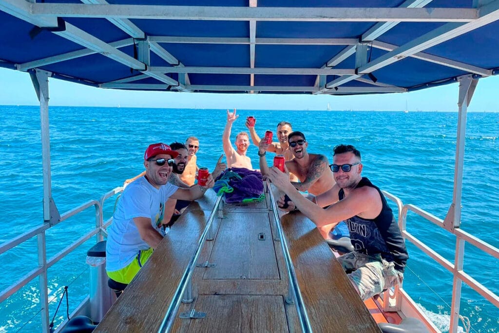 Beer Boat Valencia, barco a pedales con cerveza y música sobre el mar
