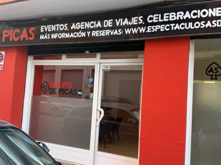 Fachada de la oficina de Grupo As de Picas, Agencia de Viajes oficial legalizada para despedidas, eventos y celebraciones.