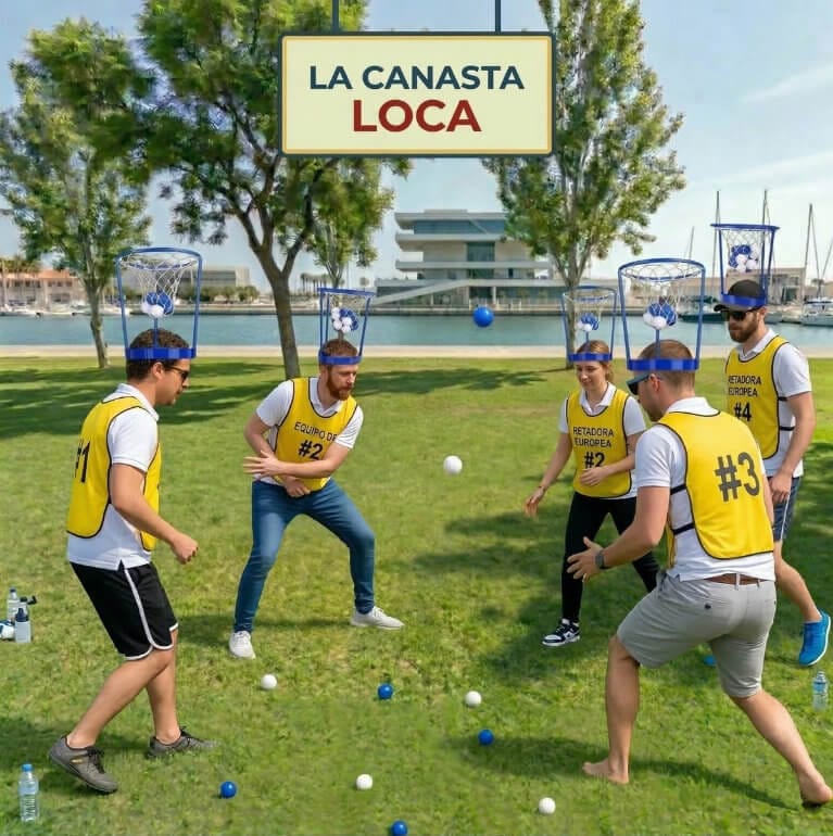 Grupo jugando a la canasta loca en una gincana de humor amarillo en Valencia