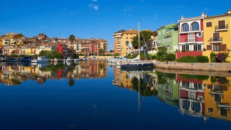 Experiencia en barco en Valencia con ruta hacia Port Saplaya